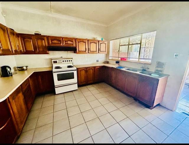 4 BEDROOM HOUSE FOR SALE IN VANDERBIJLPARK CE 2